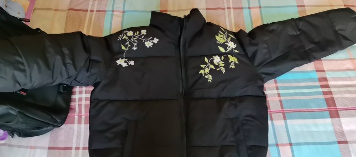 买来一次都没穿过 着急出 价格可议