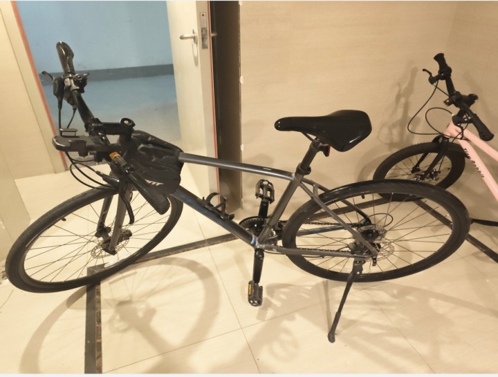 出售闲置的自行车，捷安特品牌，Escape2，尺码M，骑行公里数小于10km。铝…