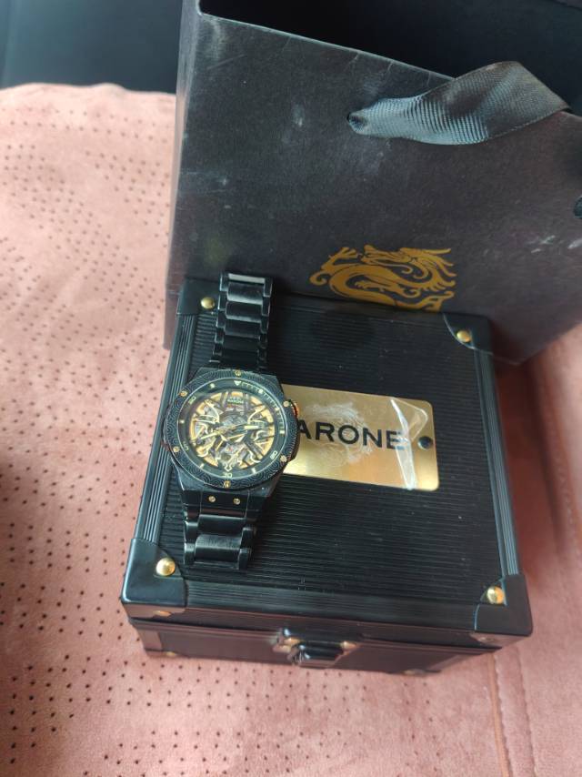 雷诺双子星暗夜青龙机械表，老婆买的，基本没戴，成色新，带原包装盒和礼盒，正品可查…图片2
