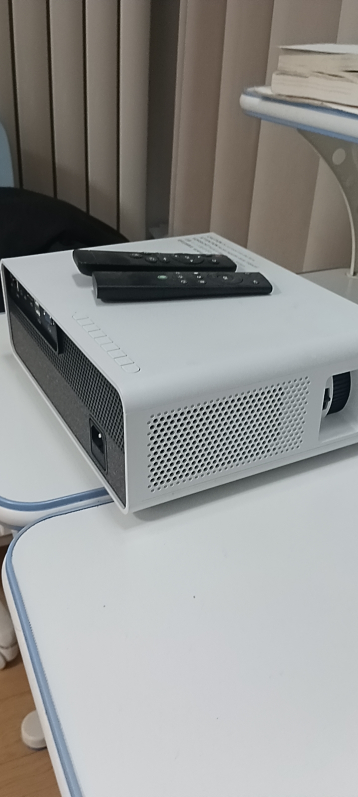 全新微影LED投影仪Z8，原价1500元，现599元超低价出售，非诚勿扰。电话1…图片4