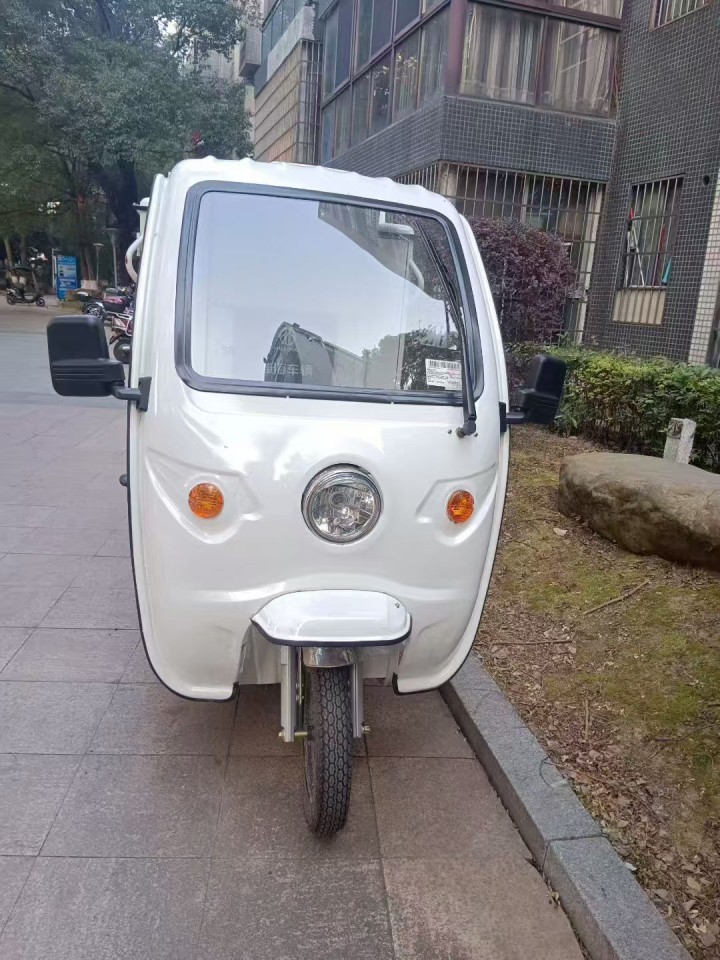 淮海快递三轮车，25年9月购买，新车下地7500，带牌！带保险！空车出售  带大…图片2