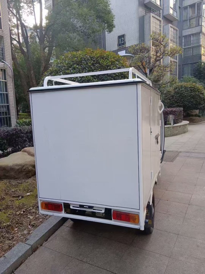 淮海快递三轮车，25年9月购买，新车下地7500，带牌！带保险！空车出售  带大…图片3
