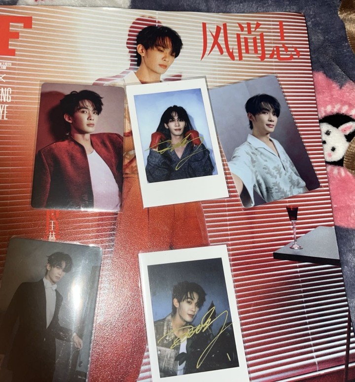 杂志+5张小卡