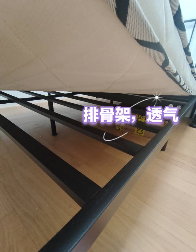 1.5×1.9黑色铁架床，带棕榈垫一起出干净无污用了半年，成色挺好，没啥味道结实…图片2