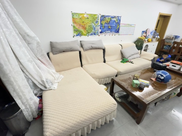 血亏出超大布艺沙发 因为家里要放一套鼓 忍痛卖！自提！价格可谈，杏色是定做的沙发…