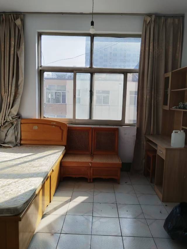 【优质好房出租】市中核心地段水箱厂家属院，60㎡两室两厅格局方正，五楼采光通透无…图片2
