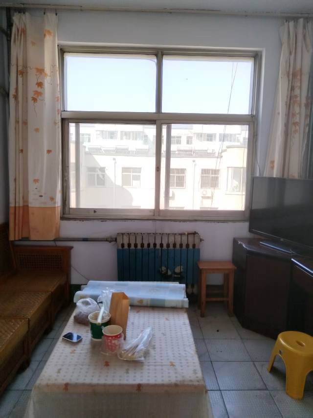 【优质好房出租】市中核心地段水箱厂家属院，60㎡两室两厅格局方正，五楼采光通透无…