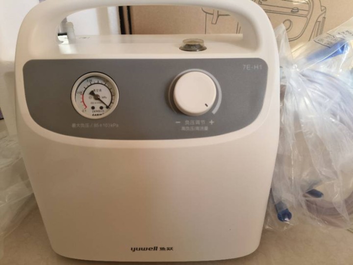 全新鱼跃7E-H1吸痰器刚买的，在店里买的时候试过一次看是不是好的，配件全，原包…图片4