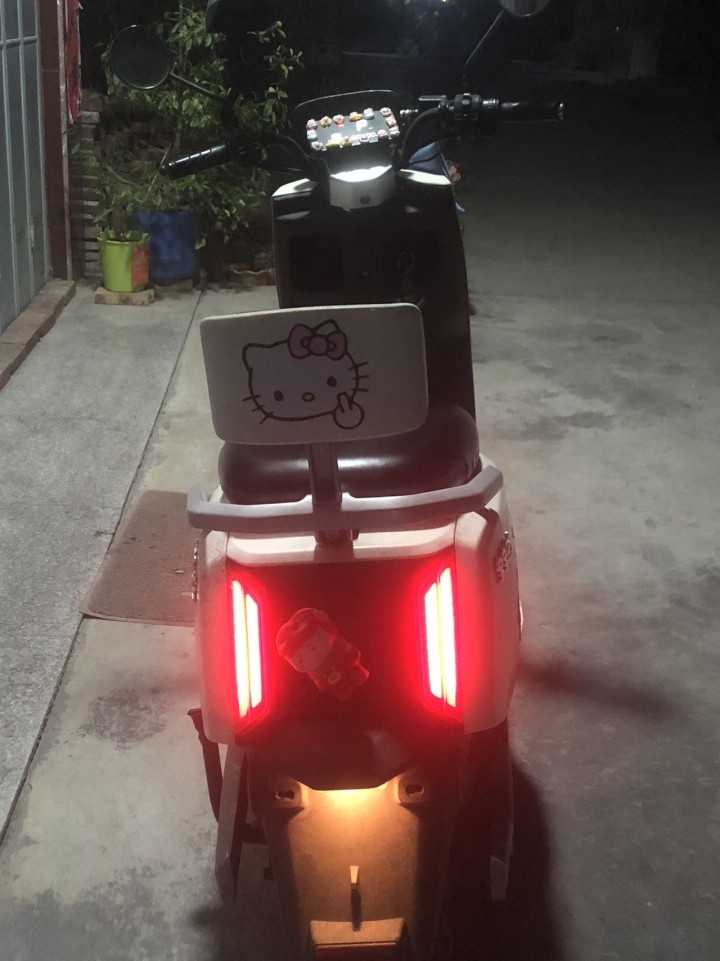标价即实价！小帅款电动车，动力足，速度快，灯光亮，骑着舒服成色还可以，有点正常使…图片4