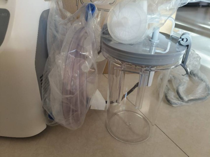 刚买的，试用过一次，配件全，原包装都在吸痰管、管子都齐全，正品，放心用淘宝旗舰店…图片2