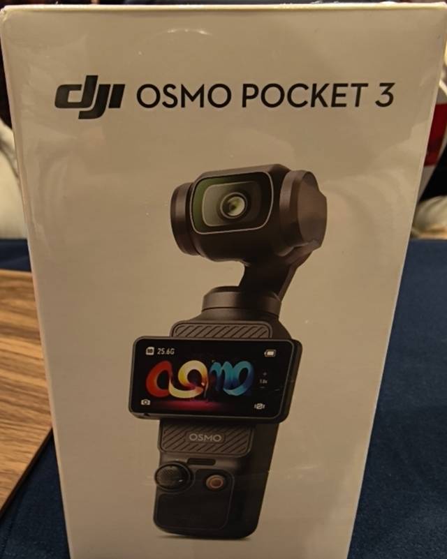 全新仅拆封大疆Osmo Pocket 3，仅拆封激活但未使用标准套装，原装盒子都…