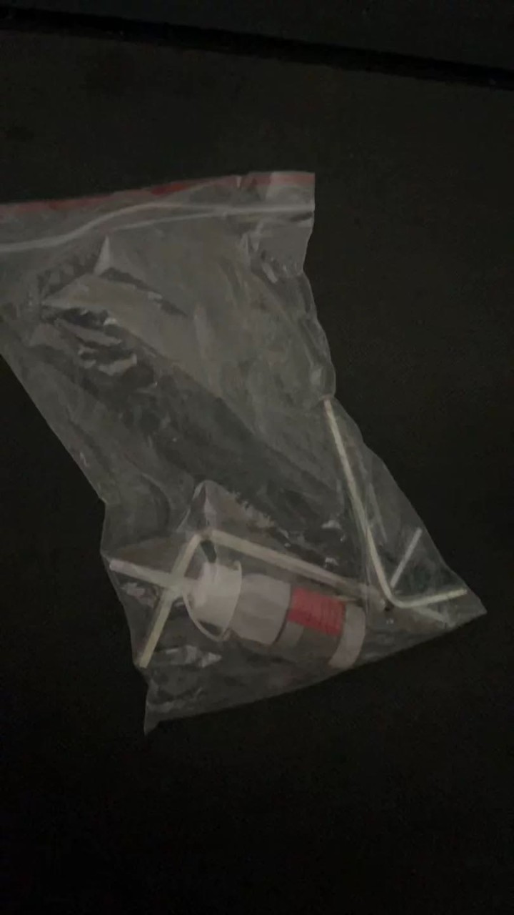 出一台家用跑步机，品牌为鑫友，主要颜色为黑色，采用简约款式设计。该跑步机功能齐全…图片2