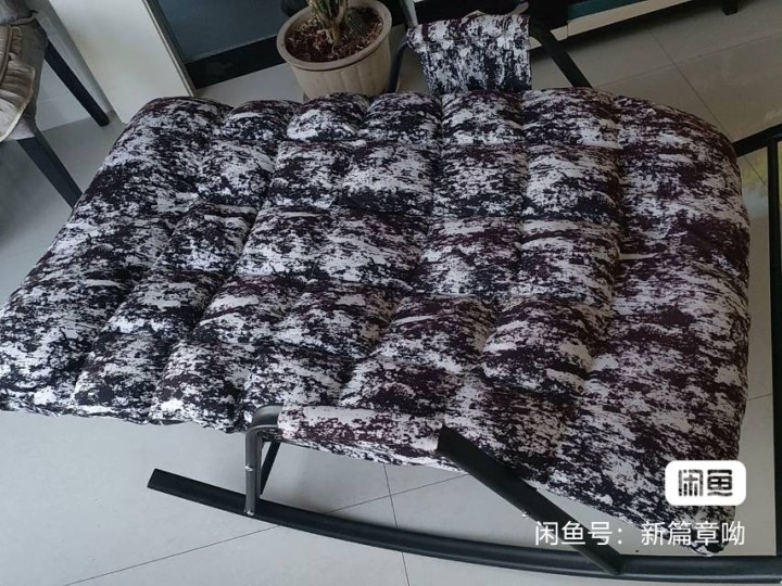 几乎全新水墨纹理摇椅金属框架，结实稳当靠背坐垫可调节，坐着很舒服能躺能坐，适合客…图片3