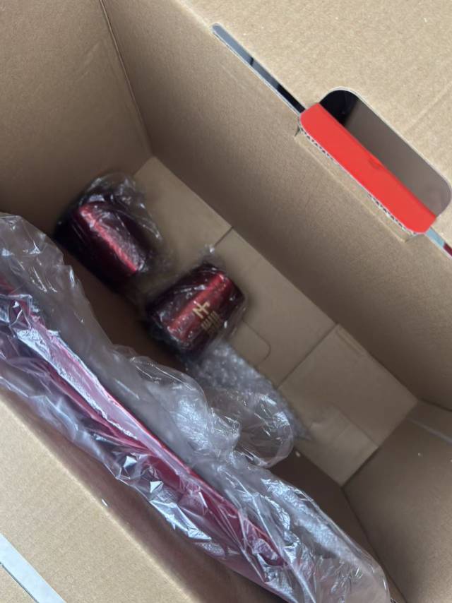 全新保温壶 买来送人多了一套  一套里面已经有俩壶了所以卖一套掉  里面啥都是一…图片3