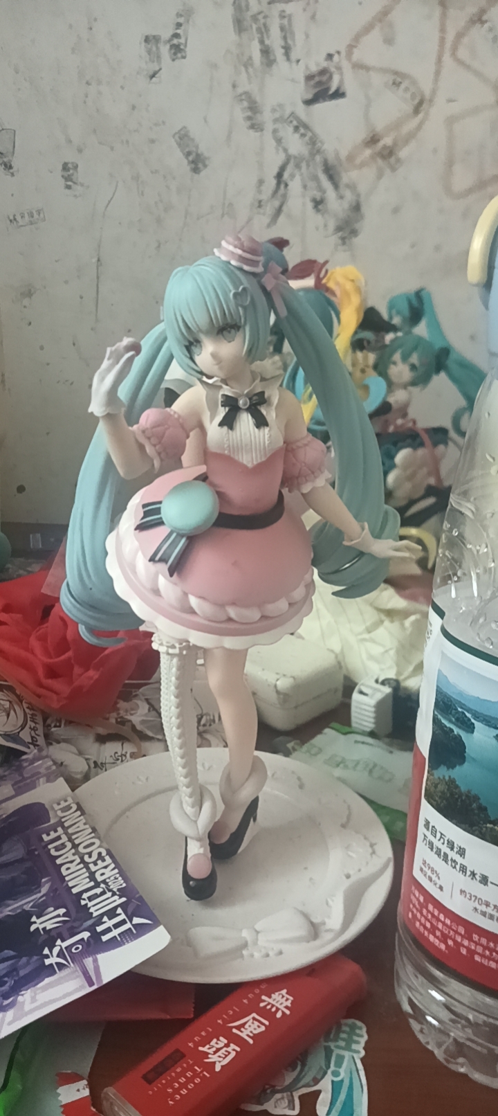 初音未来周边甜蜜马塔龙。送盒子，嗯，手办几乎全新，盒子比较脏。运费的话包邮图片2