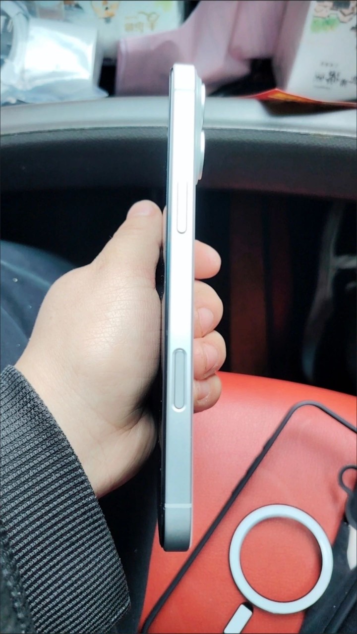 iPhone 16双卡 美版的不是卡贴机 不需要激活插卡即用只更换到屏幕 其他的…图片2