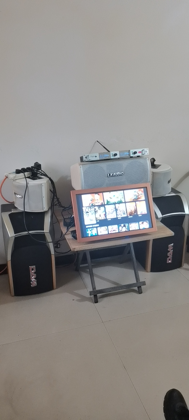 KTV一套，5个音响，（俩个大，一个中质，俩个小，一个显示屏，2功放，1效果器，…图片3