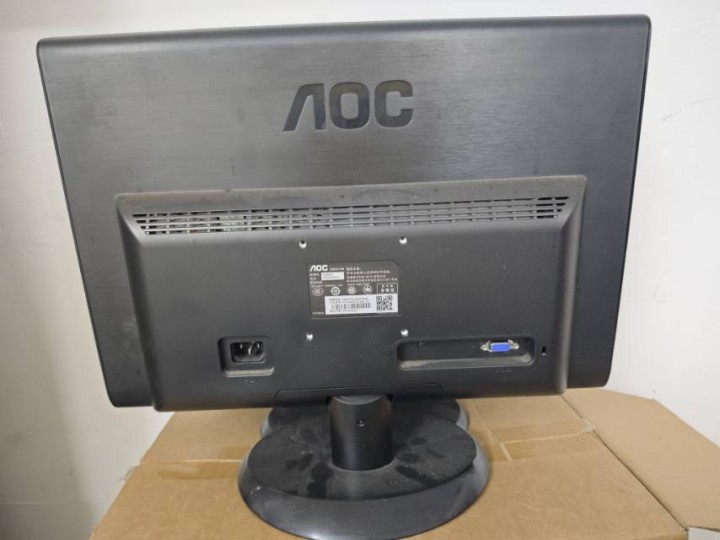 Aoc冠捷19寸液晶显示器，外观九八成新，功能全好，两台一起价格可以优惠，同行调…图片4