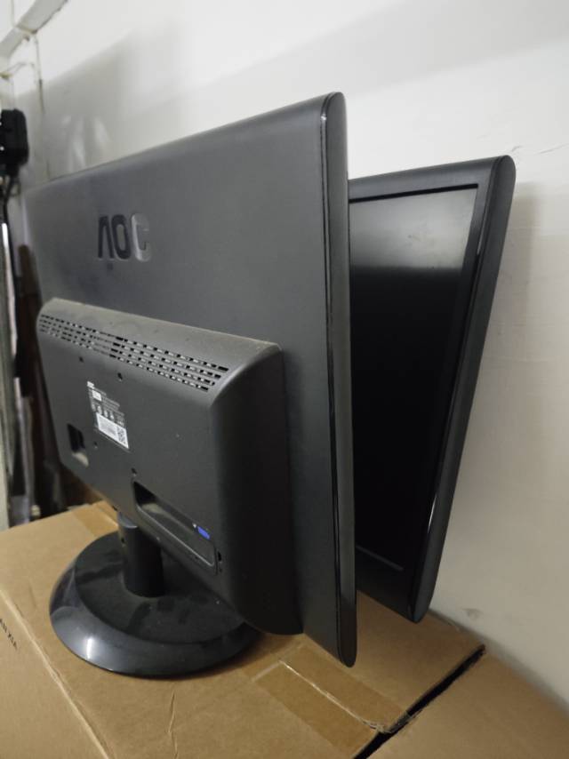 Aoc冠捷19寸液晶显示器，外观九八成新，功能全好，两台一起价格可以优惠，同行调…图片3