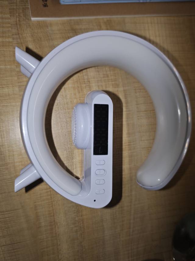 九成新，只是打开看过，没有使用过。蓝牙闹钟音箱多功能充电音响无线氛围小夜灯生日礼…图片2