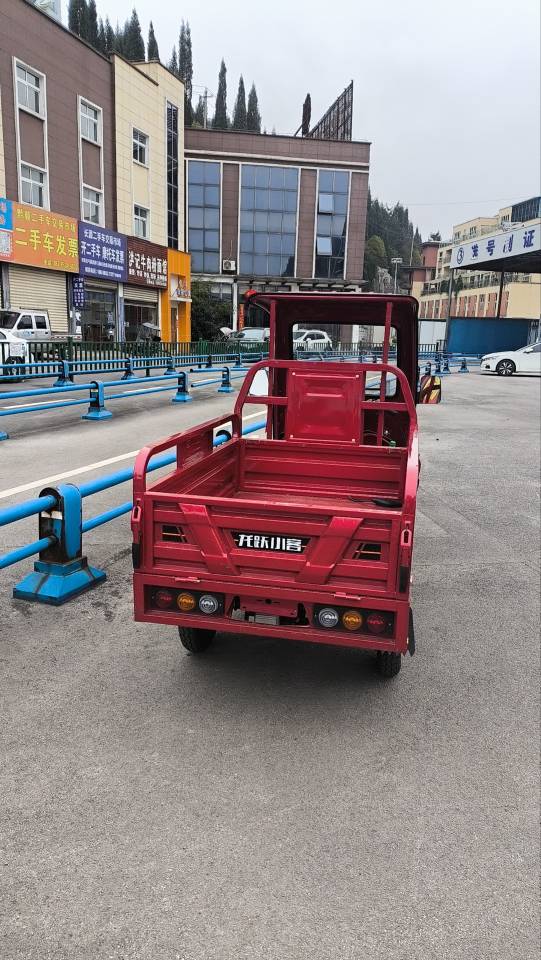 龙跃品牌三轮车，95新，买来只用了二个月，做生意用，跑快递用最实用，后排按了雨棚…图片2