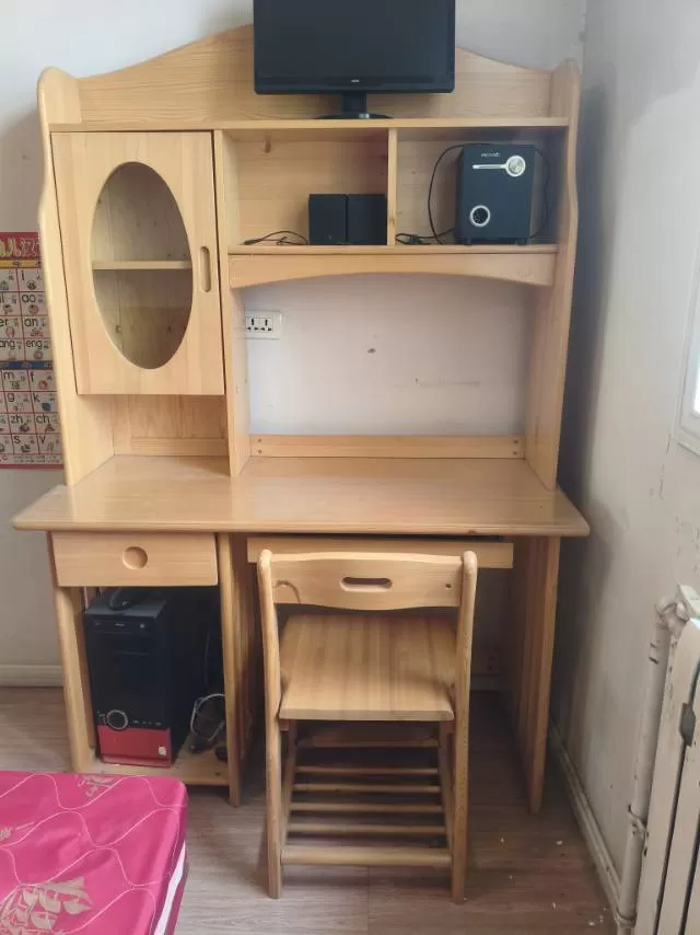 品牌实木书桌带升降椅一套