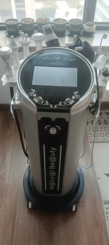 美容仪器，可以清洁毛孔，紧致 抗衰，提升下颚线有心动的可以联系，电话176893…