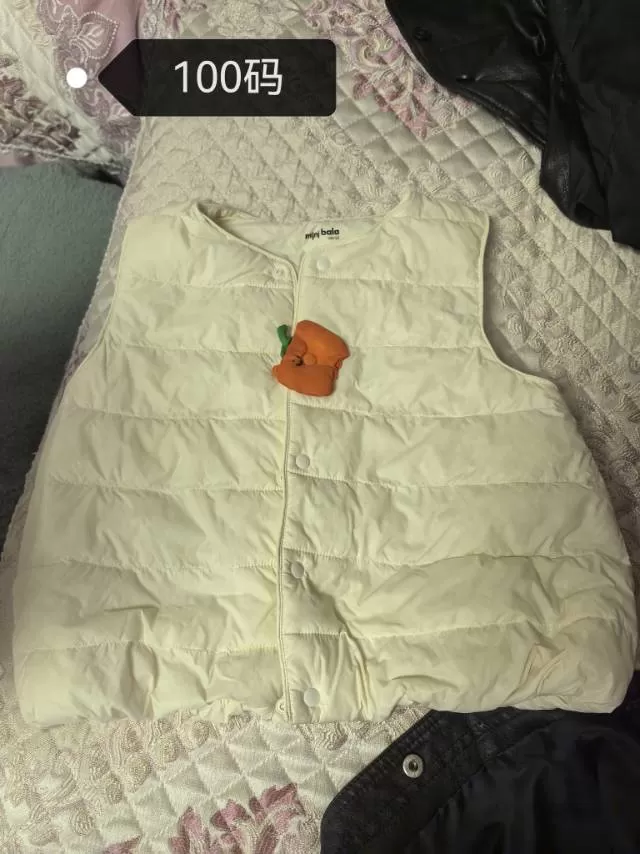 儿童衣服鞋子，10元一件，有需要的可以联系我发图片