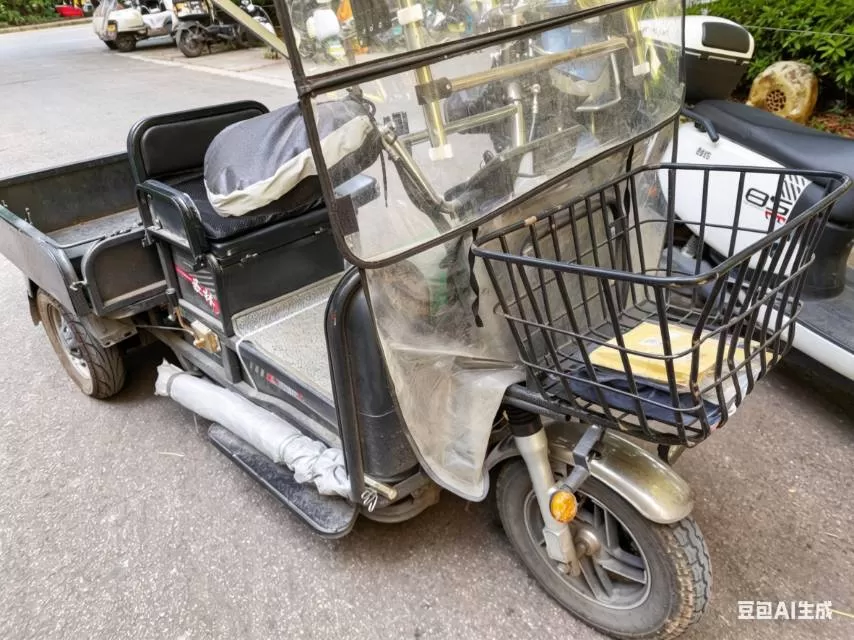 个人自用豪林拉货电动三轮车，黄牌机动车，手续齐全，可正常过户，无事故无暗病，轮胎…图片3