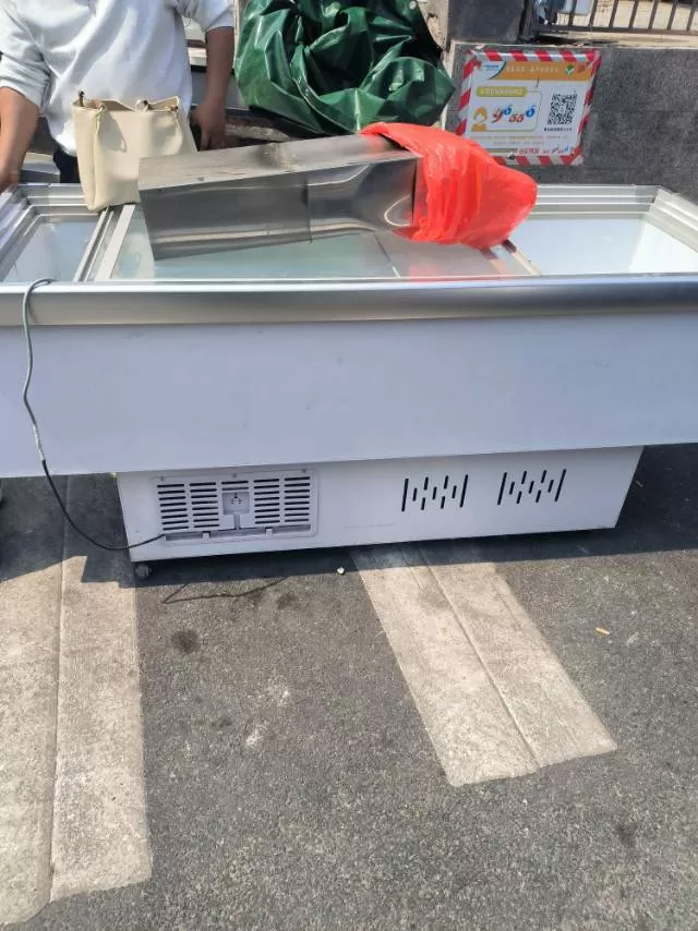 烧烤展柜，冷冻小冰柜，不锈钢桌子，不锈钢柜子，一起打包可以小刀