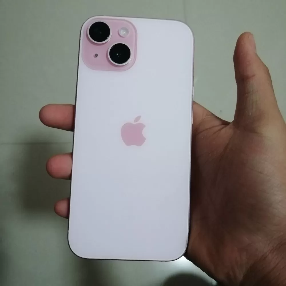 出一台iphone15国行128id可退换过一块屏幕电池健康83图片4