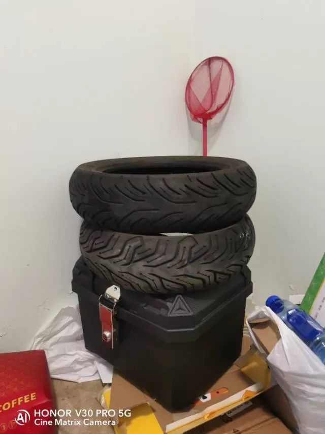 轮胎120/70-12一条1000公里以内，一条2000多公里！