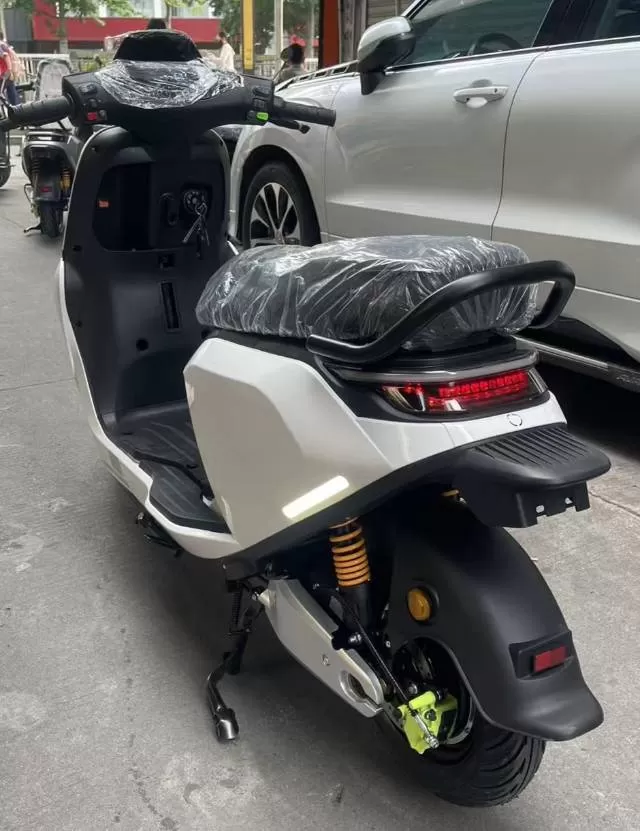 手续齐全，可正常上白牌，车况精品，代步通勤神器。 车辆配置： - 1800W电机…图片4