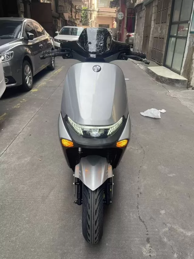 手续齐全，可正常上白牌，车况精品，代步通勤神器。 车辆配置： - 1800W电机…