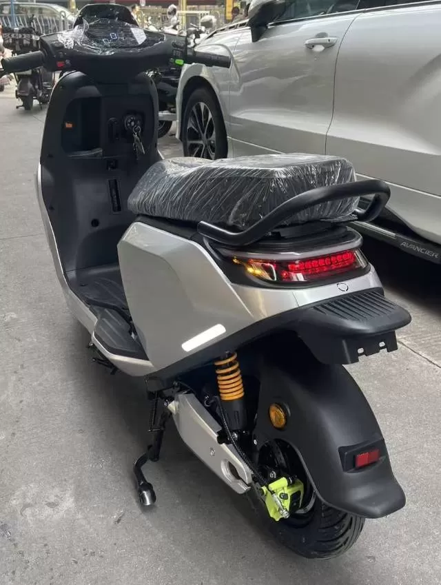 手续齐全，可正常上白牌，车况精品，代步通勤神器。 车辆配置： - 1800W电机…图片3