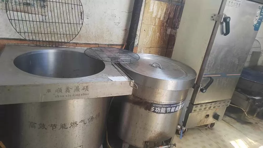 卤肉设备加技术加设备整套转让，v156   1021   7403卤锅两个，蒸车…