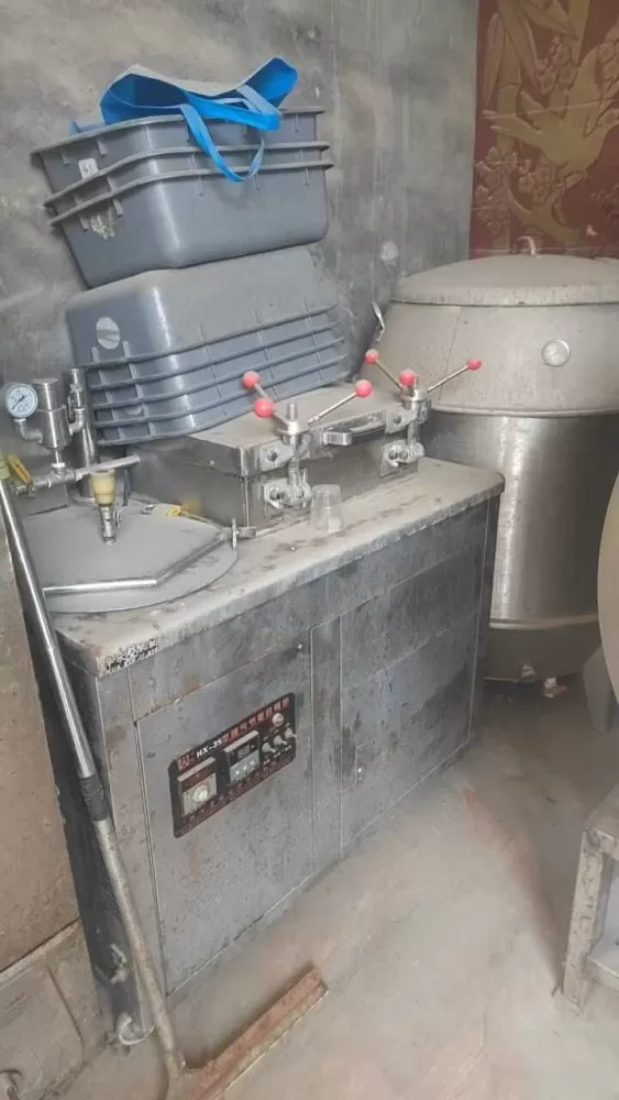 卤肉设备加技术加设备整套转让，v156   1021   7403卤锅两个，蒸车…图片2