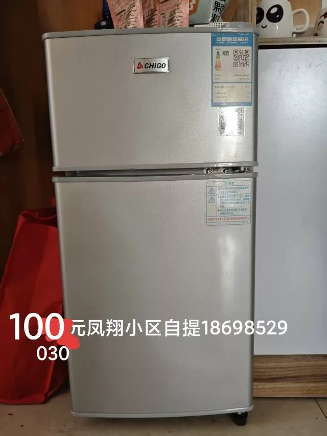 使用中的小冰箱制冷效果嘎嘎的