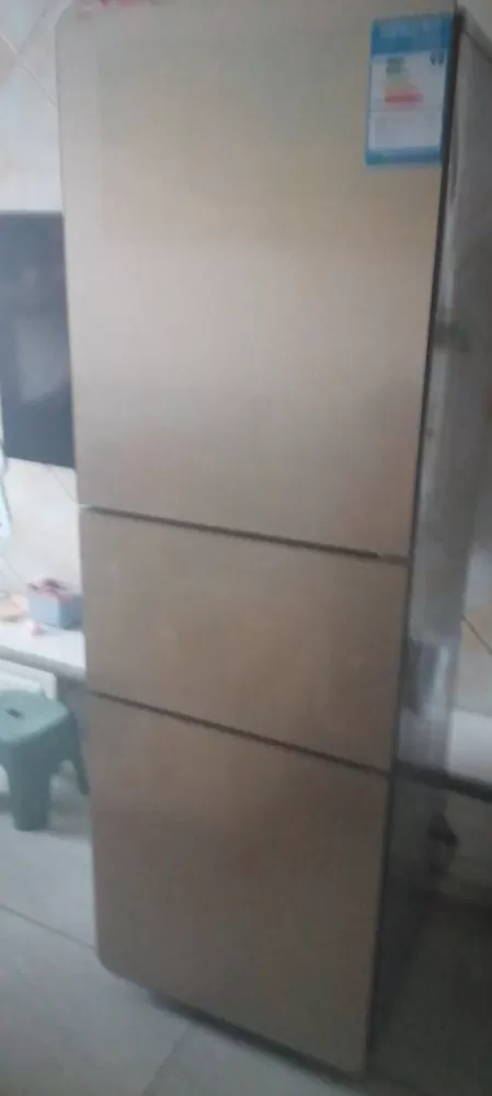 冰箱还在用，外观好着里，就一个抽斗烂了，