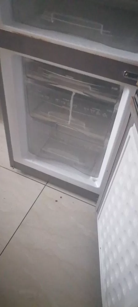冰箱还在用，外观好着里，就一个抽斗烂了，图片3