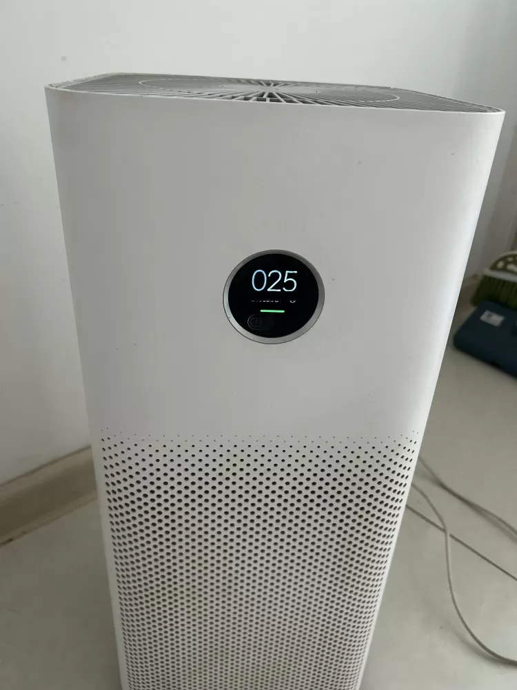 米家空气净化器4 标准版 白色 功能正常，成色还可以，有点使用痕迹，不影响使用。…