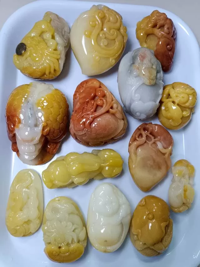一些玉器金丝玉吊坠挂件金丝玉手玩件，价格几十到几百一件，一手走更实惠，需要的亲加…图片3