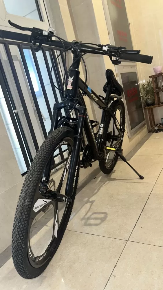 个人自用山地自行车，闲置便宜出整体黑色经典配色，一体轮颜值很高，稳当好骑前后碟刹…图片3