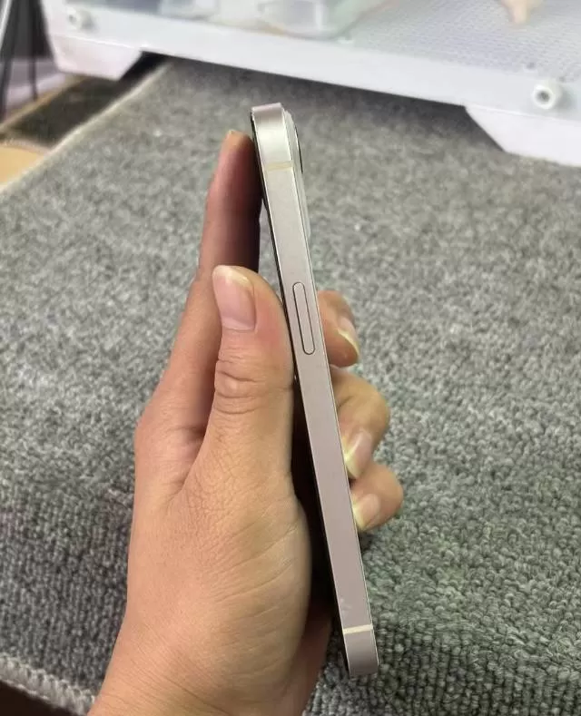 iPhone13 白色 128G 美版卡贴fog屏 原屏同款视觉效果 使用效果 …图片3