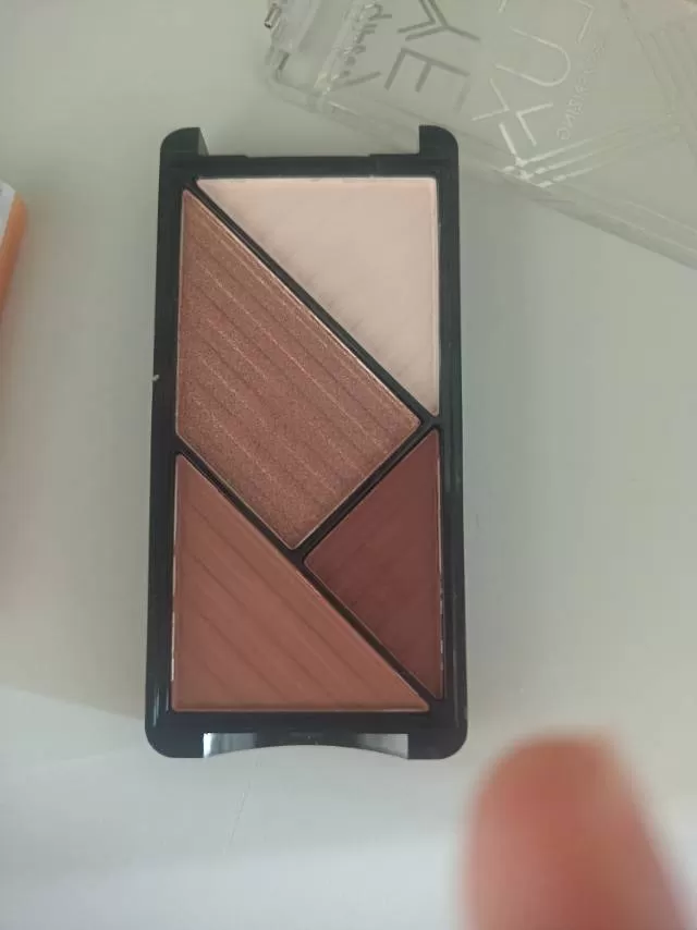 lagirl眼影盘469色号百分百正品保质期到2028年距离近包运费，距离远需自…图片2