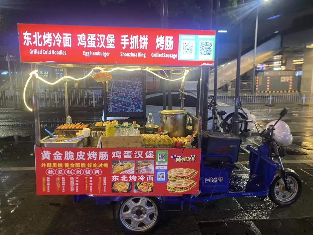 带技术3000块、直接营业、冰箱、三轮车小吃车转让带手抓饼 鸡蛋汉堡 东北烤冷面…图片3
