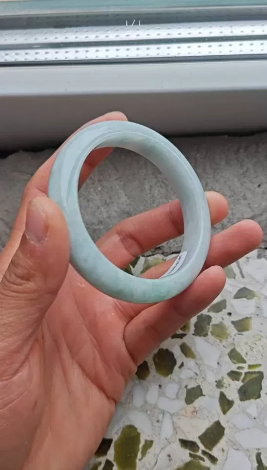 56号圈口天然翡翠手镯，糯种，油青色，微透明，带国家珠宝玉石质量监督检验中心证书…图片2