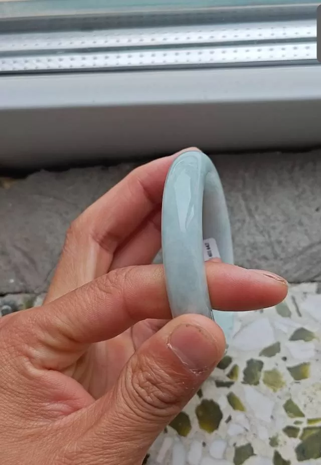 56号圈口天然翡翠手镯，糯种，油青色，微透明，带国家珠宝玉石质量监督检验中心证书…图片3