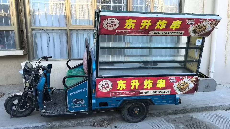 夜市摆摊炸串车带一个烧烤架一车两用