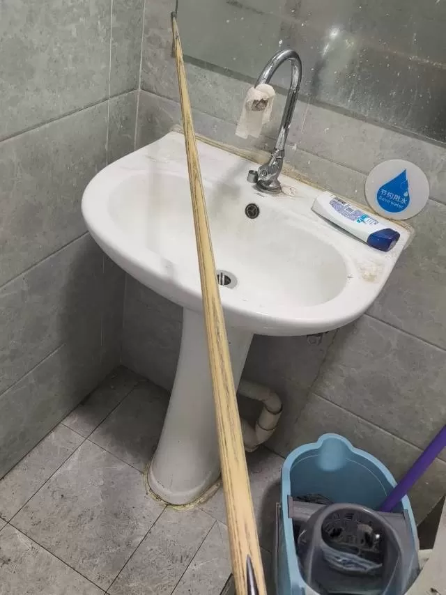 95新的奥秘血魔台球杆，几乎没有磕碰只有后把处有一点不细看根本看不出来，送一张擦…图片2